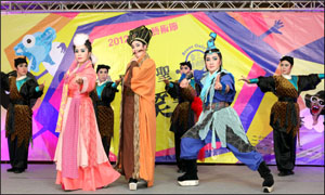Yi Shin Taiwanese Opera Troupe’s new play “Where is Mackie?” stages in Dadaocheng Theatre September 1 and 2 as part of the 2012 Taipei Arts Festival. (Photo courtesy of the Taipei Arts Festival)